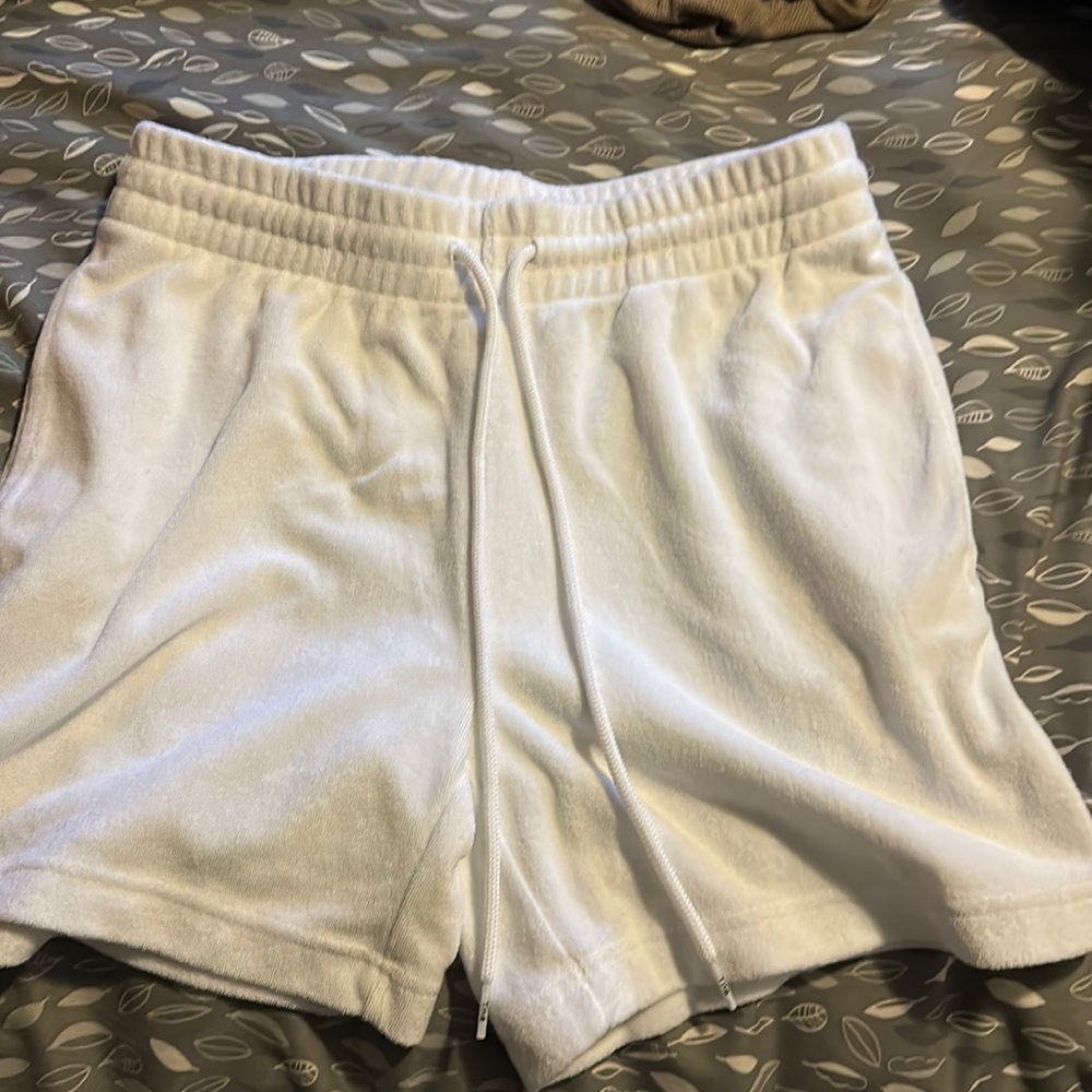 Women’s aritzia shorts